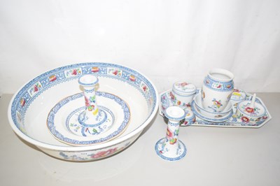 Lot 524 - Quantity of Losol Chusan pattern dressing...