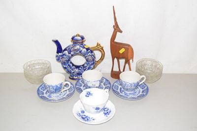 Lot 532 - Various blue and white tea wares, novelty...
