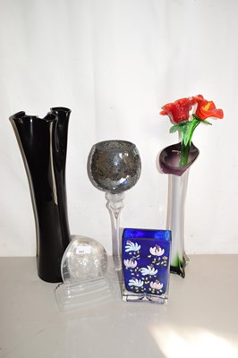 Lot 561 - Mixed Lot: Various glass vases, glass plaque...