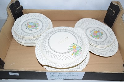 Lot 639 - Quantity of Broadhurst Embassy pattern dinner...