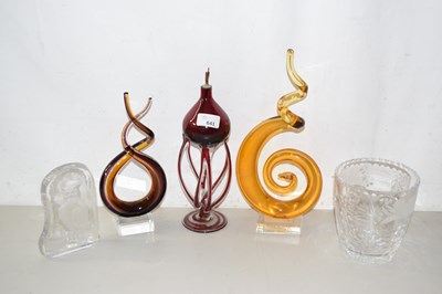 Lot 641 - Mixed Lot: Various glass wares to include an...