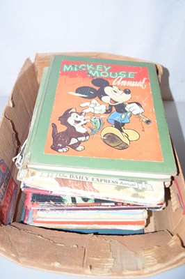 Lot 653 - Box of various children's annuals