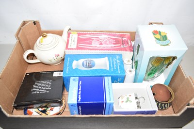 Lot 661 - A box of various assorted vases, teapot, salt...