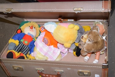 Lot 673 - A case of soft toys
