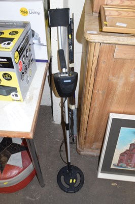 Lot 714 - A precision gold metal detector