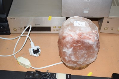 Lot 752 - An electric Himilayan salt lamp