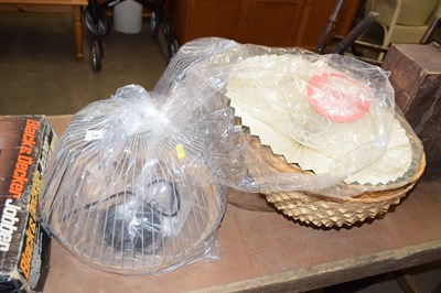 Lot 776 - A quantity of various lampshades