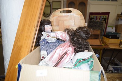 Lot 827 - Box of collectors dolls