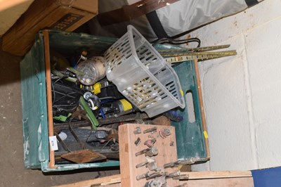 Lot 870 - Box of various assorted tools, garage...
