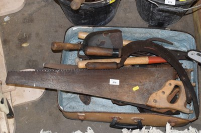 Lot 879 - A case of assorted tools