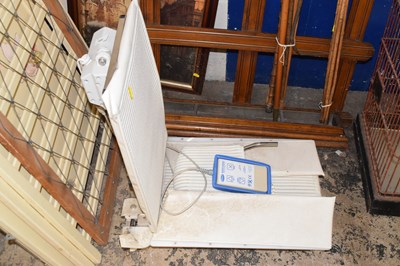 Lot 890 - An electric bath hoist