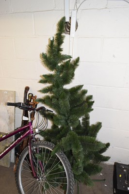 Lot 901 - A simulated Christmas tree