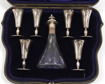 Lot 73 - A cased George V set of six silver Kiddush...