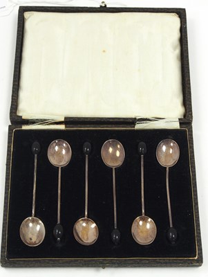 Lot 79 - A cased set of six George V silver bean end...