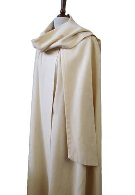 Lot 30 - A Wellington Fashions merino wool cream cape...
