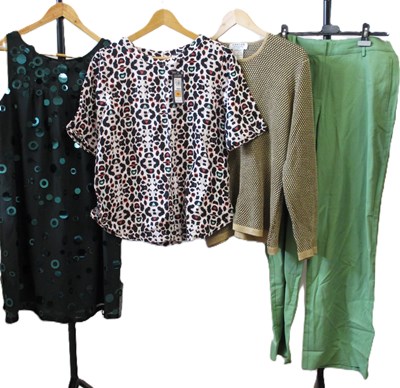 Lot 116 - A mixed lot: to include an Autograph green...