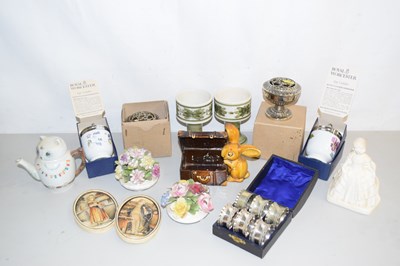 Lot 16 - Mixed Lot: Porcelain flowers, silver plated...