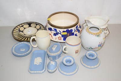 Lot 23 - Mixed Lot: Ceramics to include Royal Worcester...