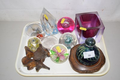 Lot 56 - Mixed Lot: Various assorted paperweights and...