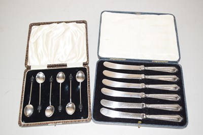 Lot 79 - A case of silver handled butter knives and a...