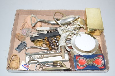 Lot 101 - A tray of various items to include bottle...