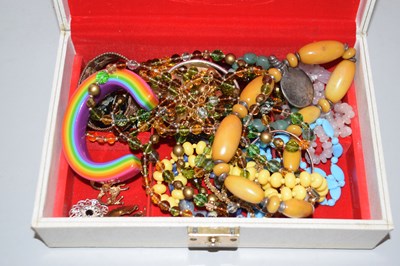 Lot 109 - A box of assorted costume jewellery