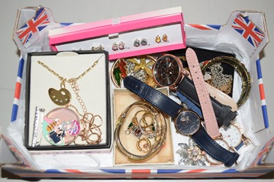 Lot 110 - A box of various assorted wristwatches,...