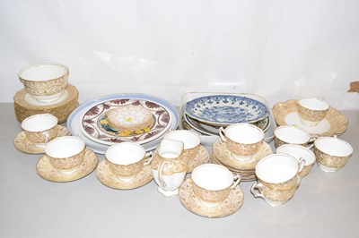 Lot 152 - A quantity of crescent china wares together...