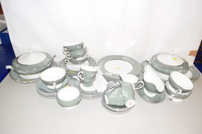 Lot 182 - A quantity of Simpsons Haslemer dinner wares