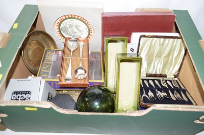Lot 195A - Mixed Lot: Various cased cutlery, place mats...