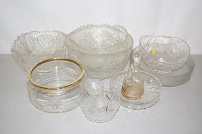 Lot 197 - Mixed Lot: Various cut glass bowls and other...