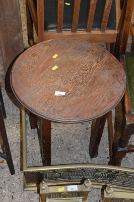 Lot 308 - A small oak lamp table