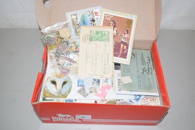 Lot 80 - A large box of loose world stamps