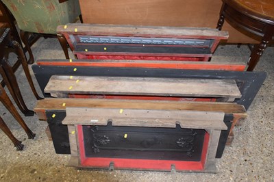 Lot 332 - A selection of plaster mouldings
