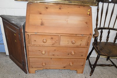 Lot 224 - A 20th Century pine bureau