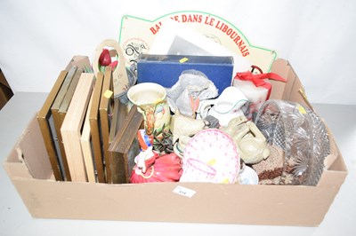 Lot 514 - A box of mixed house clearance ceramics and...