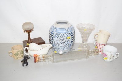 Lot 523 - Mixed Lot: Reproduction blue and white ginger...