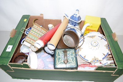 Lot 560 - One box of various mixed house clearance...