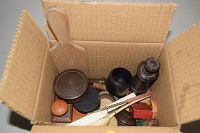 Lot 566 - A box of various assorted small wooden boxes,...