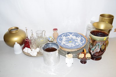 Lot 571 - Mixed Lot: Various assorted vases, table wares,...