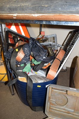 Lot 721 - A large tub of various ratchet straps, garage...