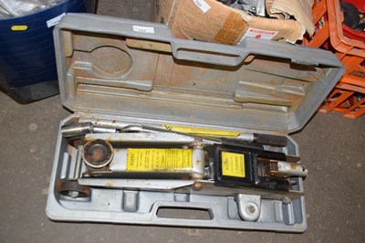 Lot 722 - A trolley jack