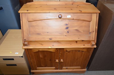 Lot 860 - A modern pine bureau