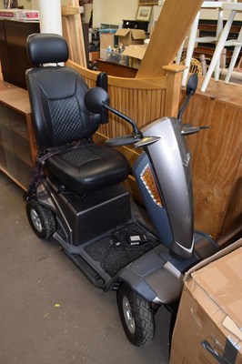 Lot 864 - A grey mobility scooter