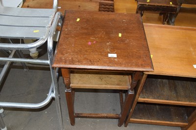 Lot 868 - An oak lamp table