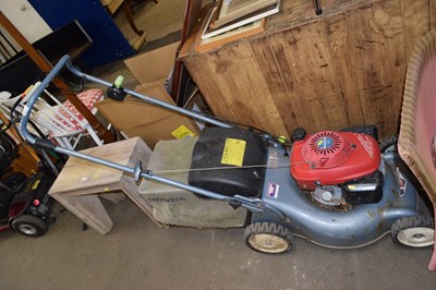 Lot 877 - Honda lawnmower