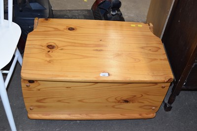 Lot 886 - Modern pine blanket box