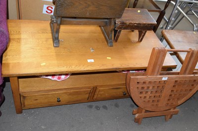 Lot 893 - An oak television cabinet