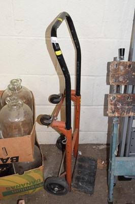 Lot 906 - A sackbarrow