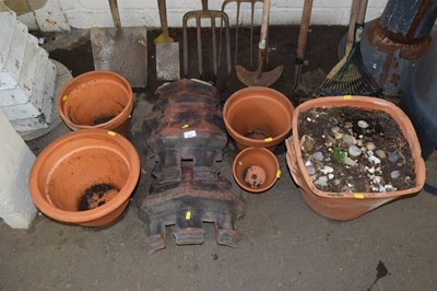 Lot 917 - Mixed Lot: Terracotta pots and chimney tops